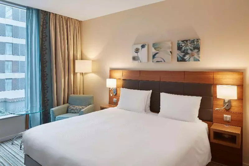 キングサイズベッドのスタンダードルーム, Hilton Garden Inn Frankfurt Airport