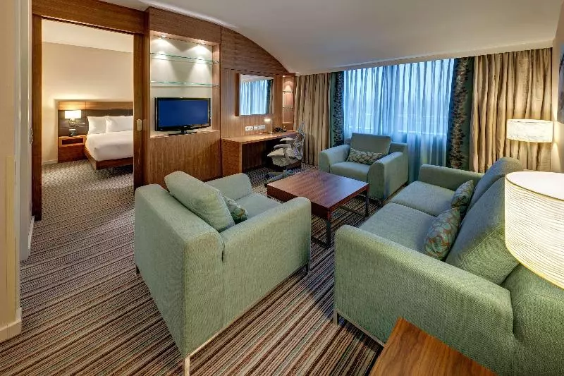 キングサイズベッドのジュニアスイート, Hilton Garden Inn Frankfurt Airport