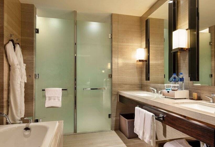 이그제큐티브 룸 킹사이즈 침대, Hilton Shenzhen Futian