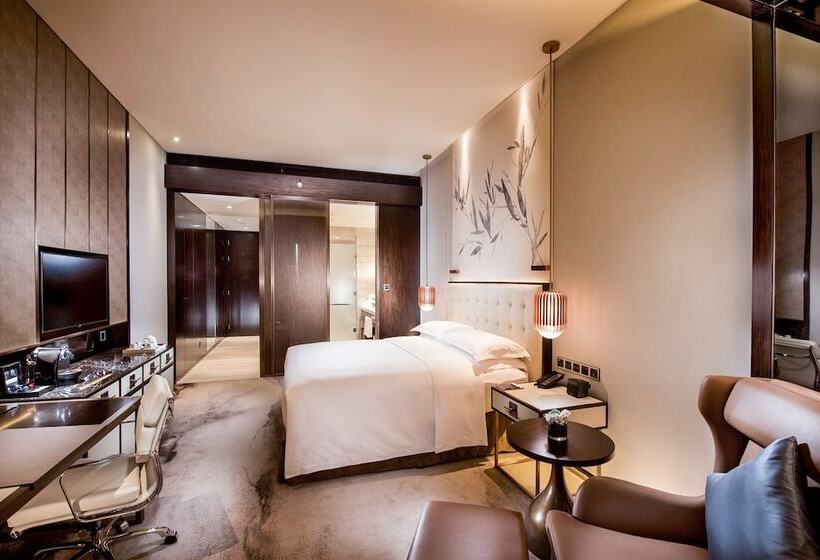 이그제큐티브 룸 킹사이즈 침대, Hilton Shenzhen Futian