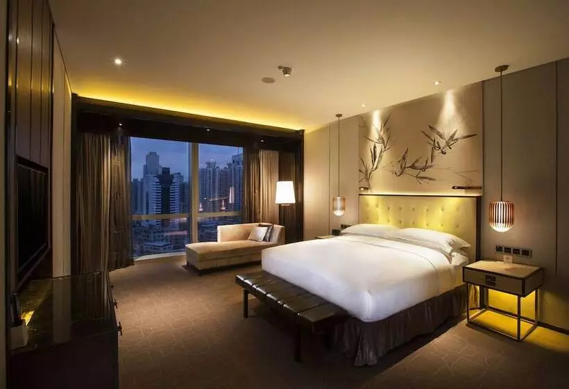 キングサイズベッドのスイートルーム, Hilton Shenzhen Futian