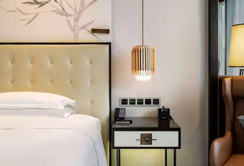 キングサイズベッドのスイートルーム, Hilton Shenzhen Futian