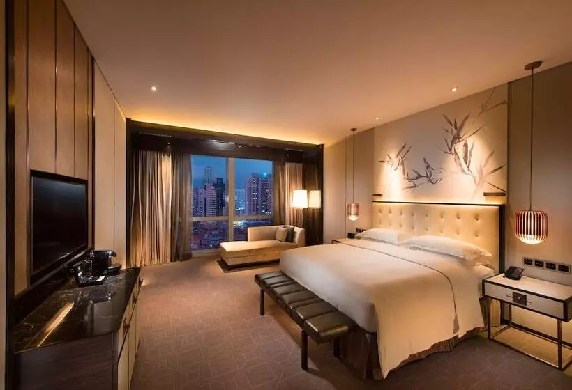 キングサイズベッドのスイートルーム, Hilton Shenzhen Futian