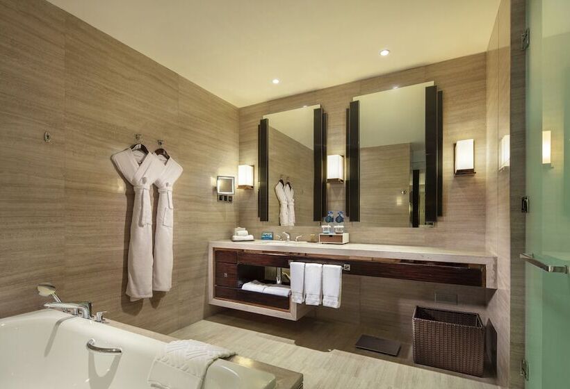 디럭스 스위트 킹 침대, Hilton Shenzhen Futian