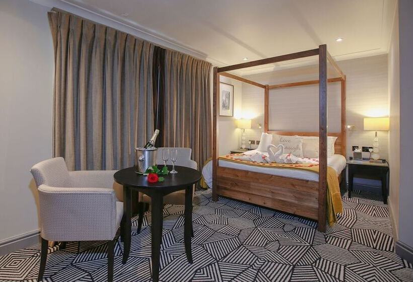 プレミアムスイート, Hunton Park