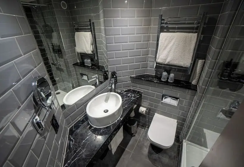 クラシックルーム, Hunton Park