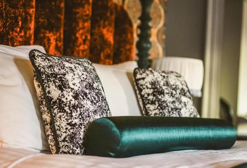 デラックススイート, Hunton Park