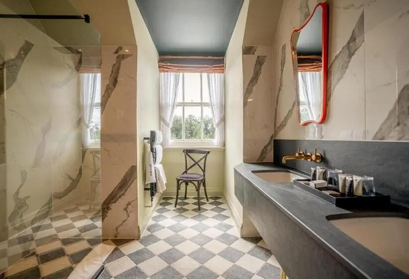 デラックススイート, Hunton Park