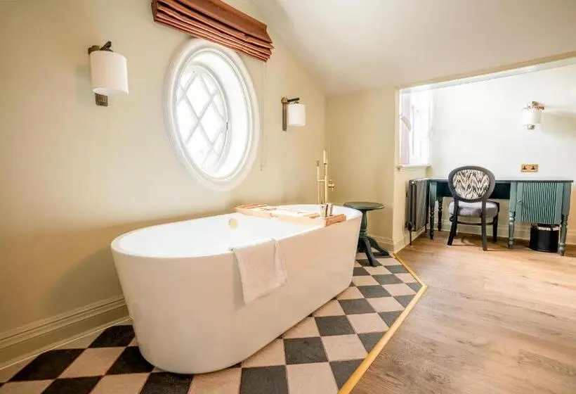 デラックススイート, Hunton Park