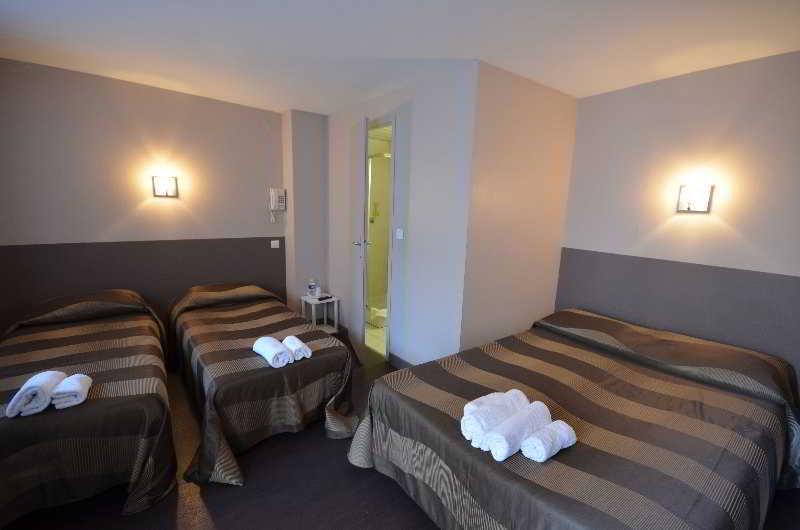 标准三人间, La Regence