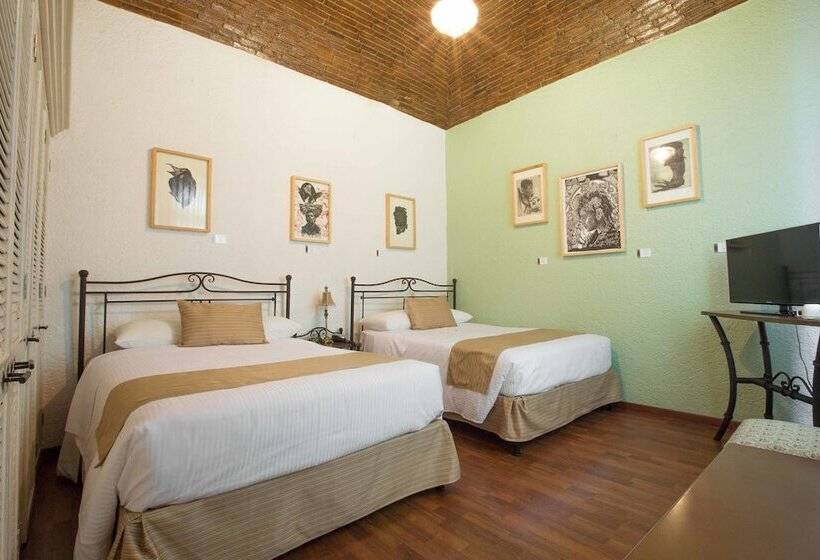 Habitación Estándar 2 Camas Matrimonio, Portico Cultural