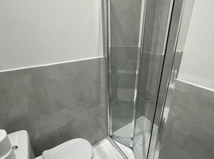 غرفة سوبيريور, Ravna Gora