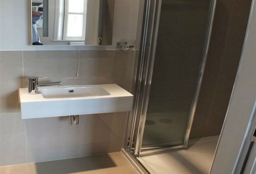 غرفة سوبيريور, Ravna Gora