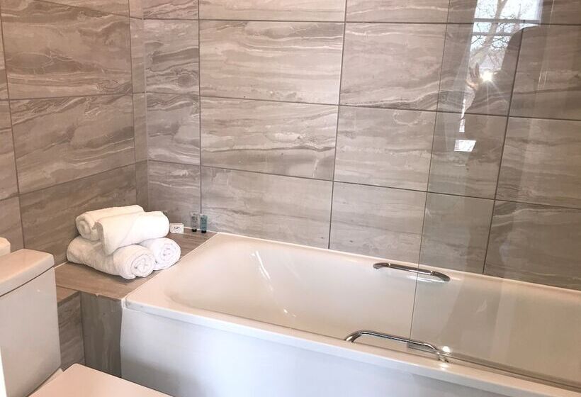 غرفة سوبيريور, Ravna Gora