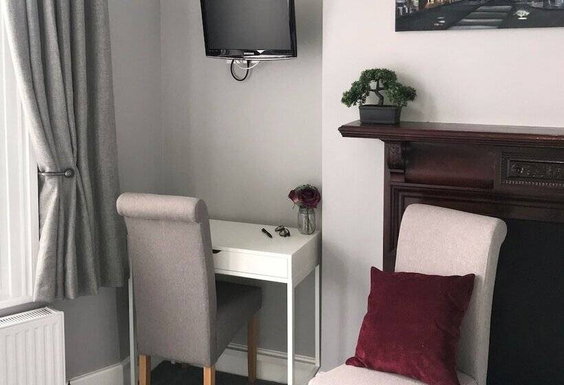 غرفة سوبيريور, Ravna Gora