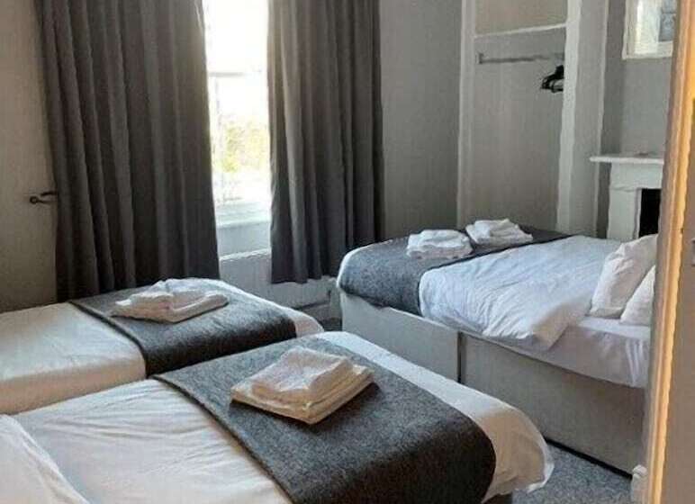 4인용 스탠다드 룸, Ravna Gora