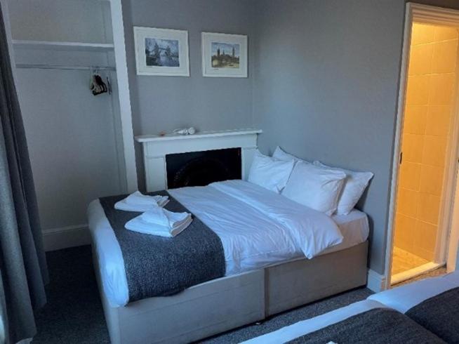 غرفة قياسية رباعية, Ravna Gora