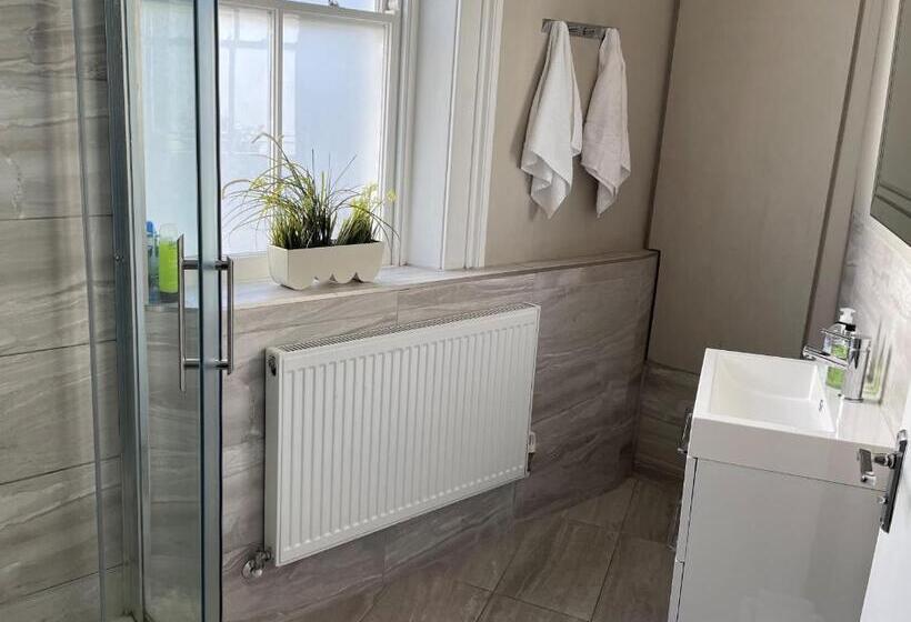 غرفة قياسية فردية حمام مشترك, Ravna Gora