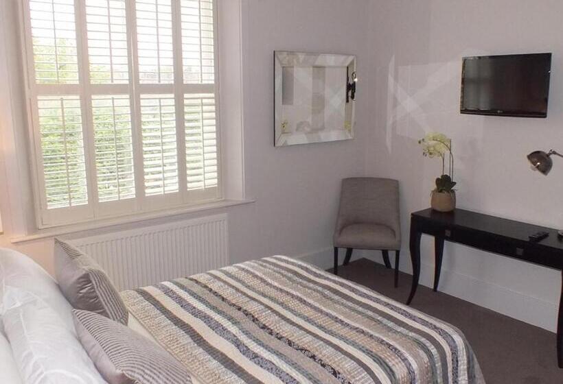 غرفة سوبيريور, Ravna Gora