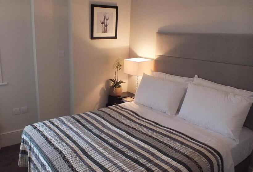 غرفة سوبيريور, Ravna Gora