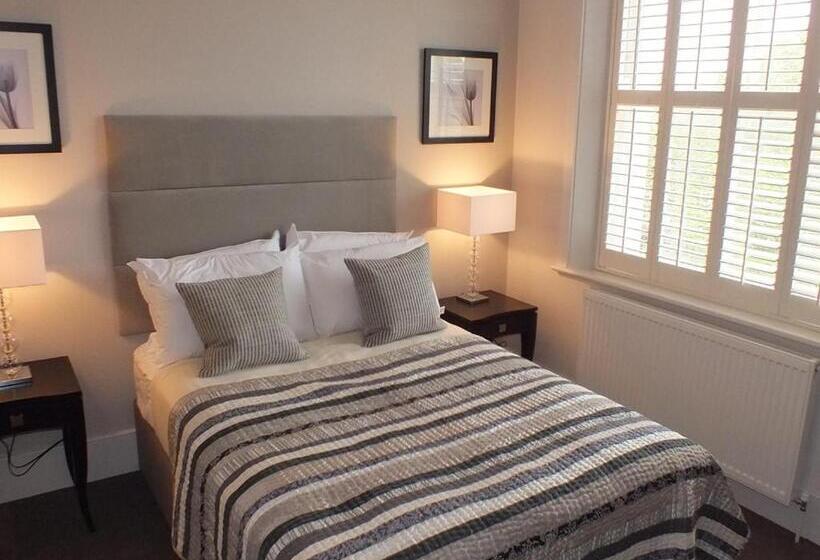 غرفة سوبيريور, Ravna Gora