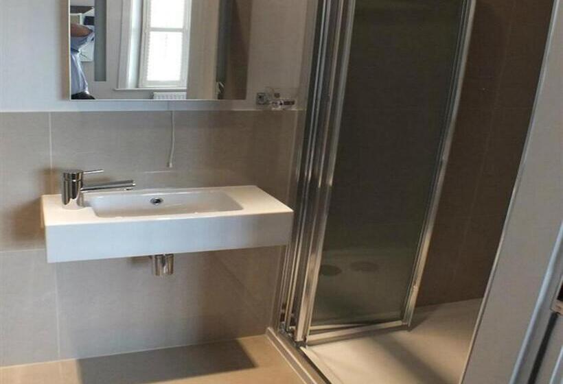 수피리어 룸, Ravna Gora