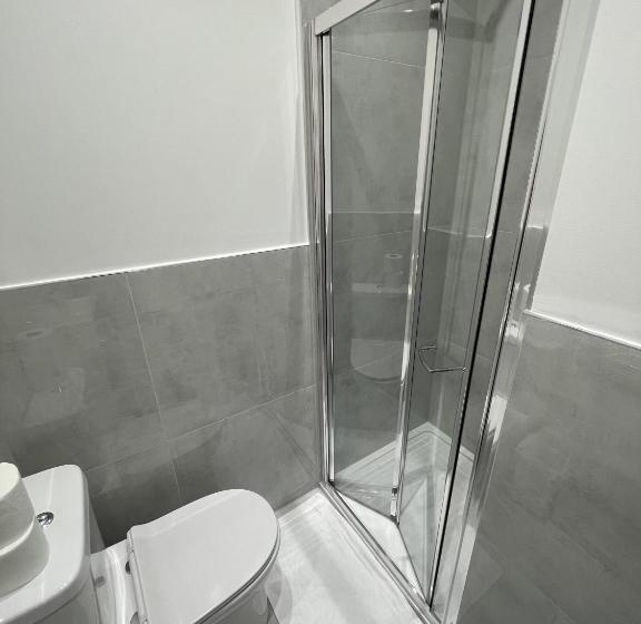 غرفة قياسية, Ravna Gora