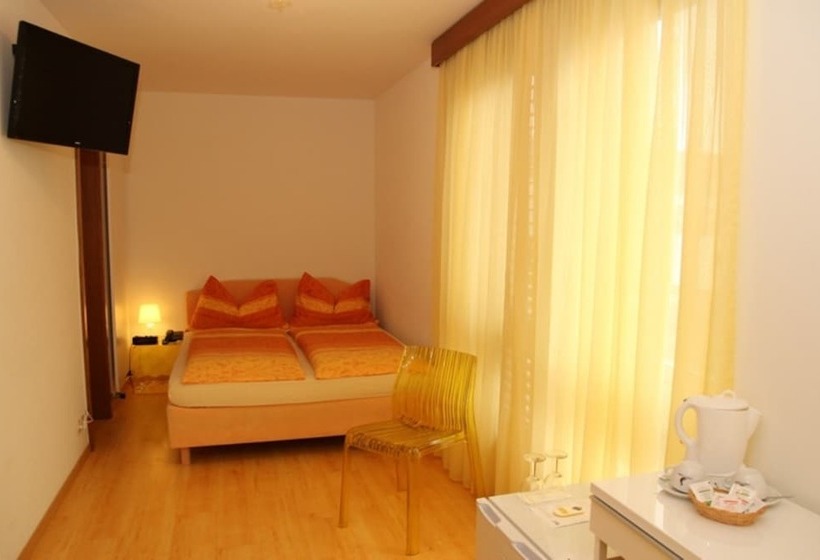 اتاق اکونومی, Rovere