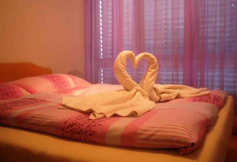 Quarto Estandar, Rovere