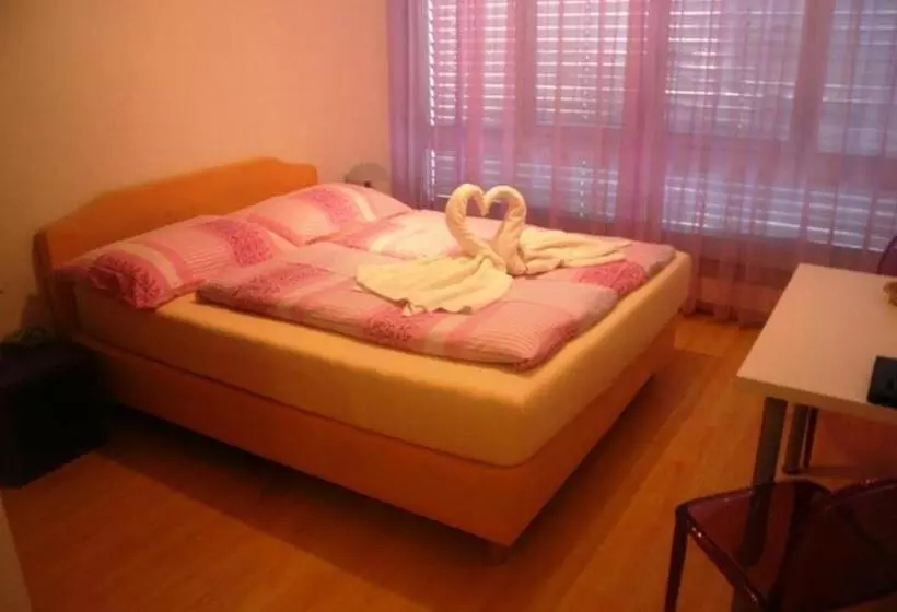 スタンダードルーム, Rovere