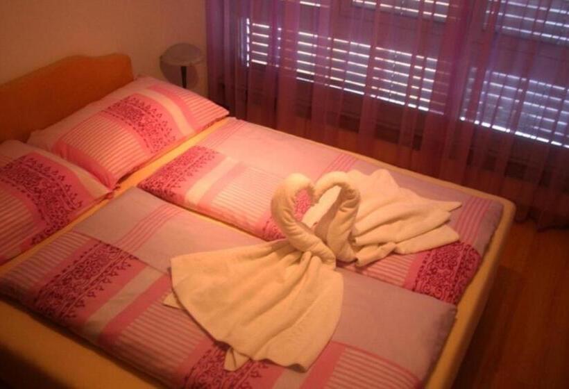 Quarto Estandar, Rovere