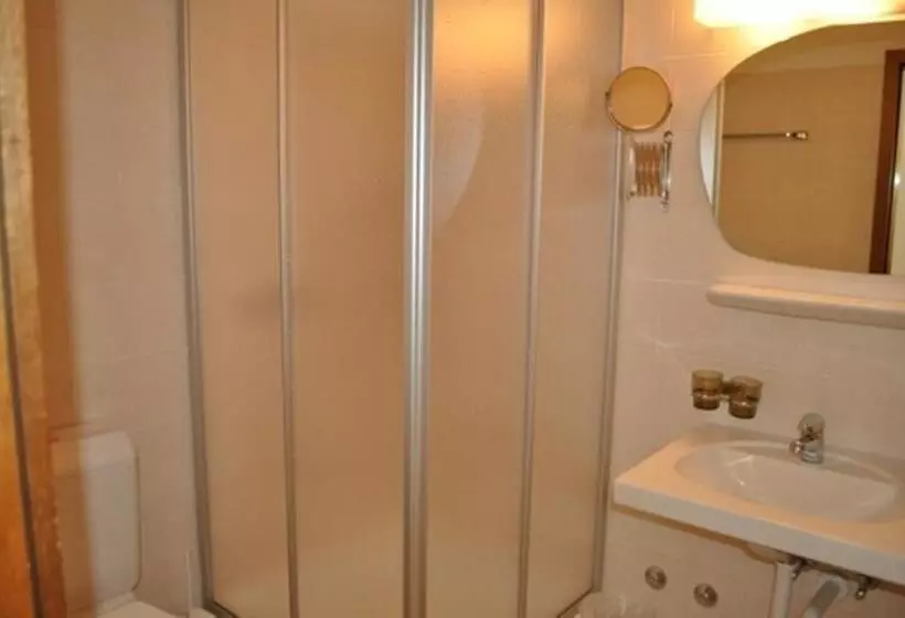 エコノミールーム, Rovere