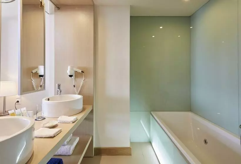 سوییت سوپریور با چشمانداز دریا, The Island Hotel Adults Only