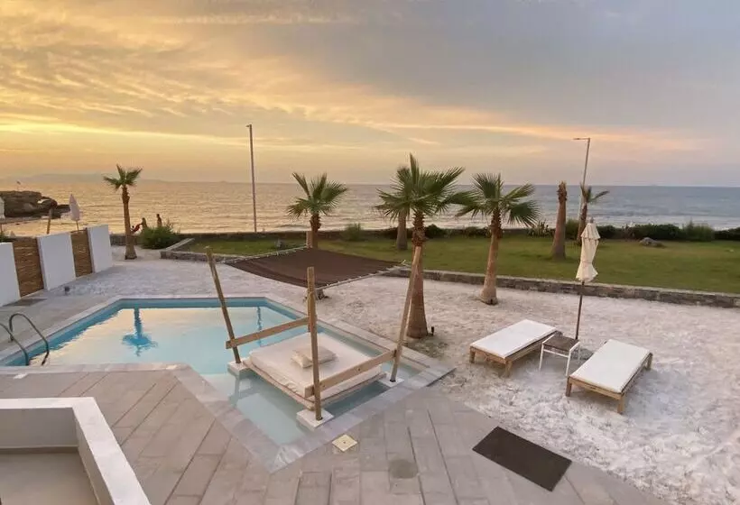 سوییت سوپریور با چشمانداز دریا, The Island Hotel Adults Only