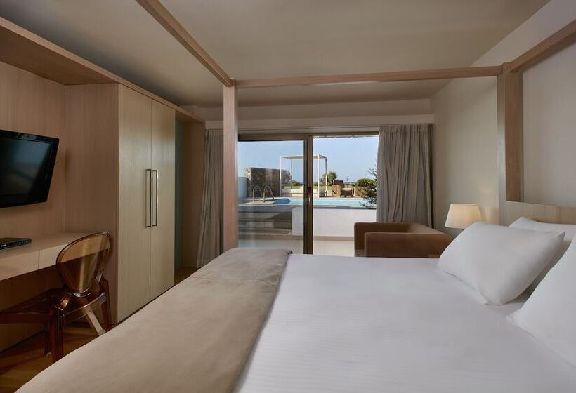 جناح سوبيريور مطل علي البحر, The Island Hotel   Adults Only