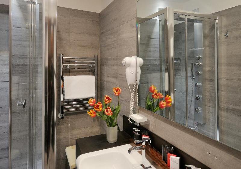 חדר סטנדרט לארבעה, Trevi Collection Hotel   Gruppo Trevi Hotels