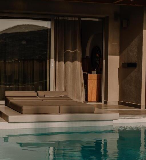 חדר סטנדרט נוף לבריכה, Unique Blue! Resort And Villas Adults Only