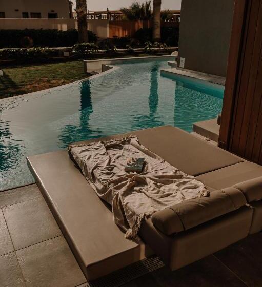 חדר סטנדרט נוף לבריכה, Unique Blue! Resort And Villas Adults Only