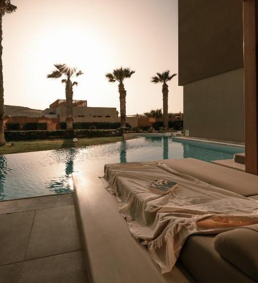 חדר סטנדרט נוף לבריכה, Unique Blue! Resort And Villas Adults Only