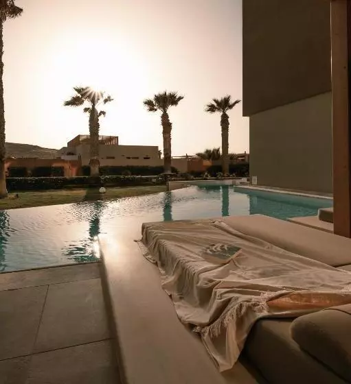 プールビュースタンダードルーム, Unique Blue! Resort And Villas Adults Only