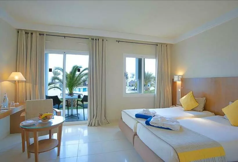 بانگلوی استاندارد, Vincci Helios Beach