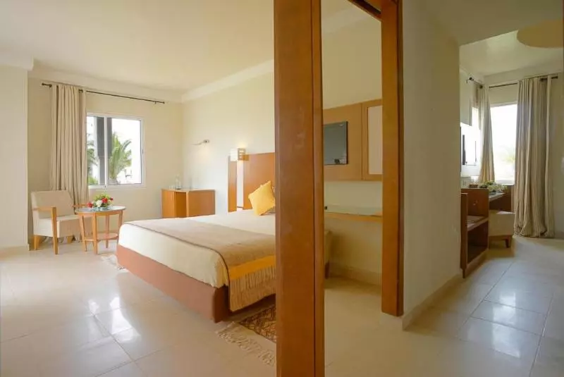 بانگلوی استاندارد, Vincci Helios Beach