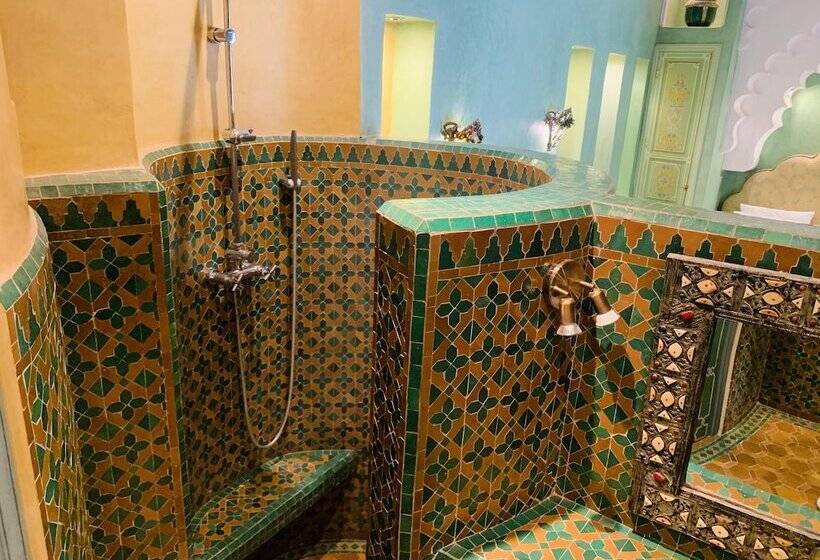 سوییت جونیور, Riad Moullaoud