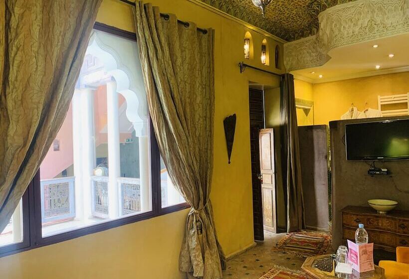 سوییت جونیور, Riad Moullaoud