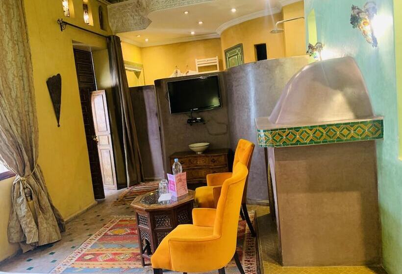 سوییت جونیور, Riad Moullaoud
