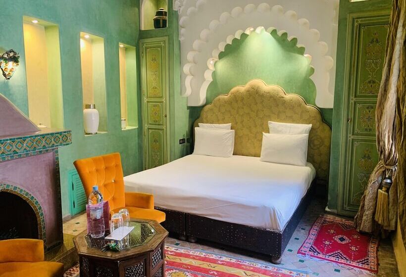 سوییت جونیور, Riad Moullaoud