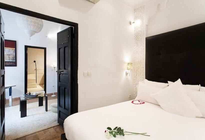 سوییت اجرایی, Riad Moullaoud