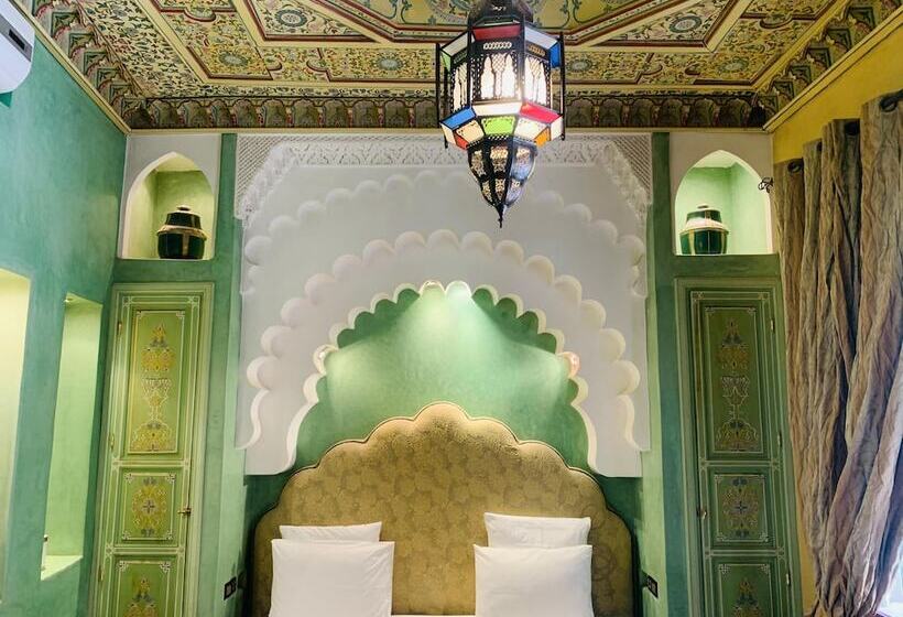 سوییت جونیور, Riad Moullaoud