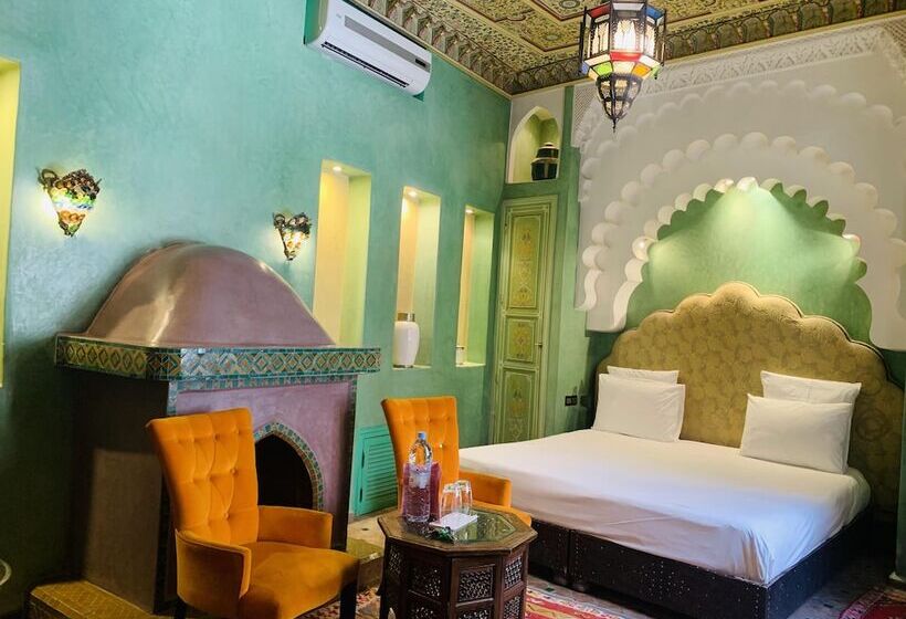 سوییت جونیور, Riad Moullaoud