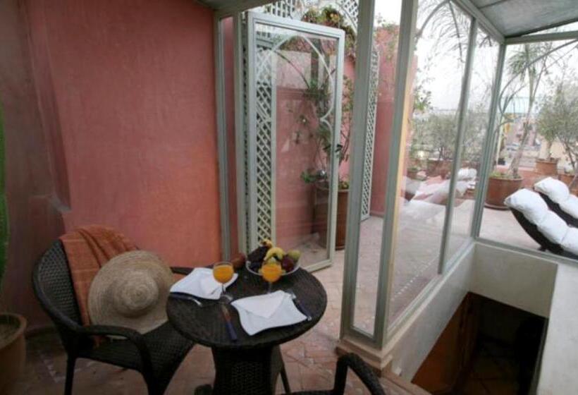 سوئیت با وان آب گرم, Riad Moullaoud